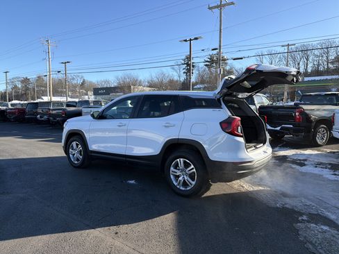 Certified 2024 GMC Terrain SLE image 30