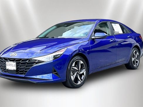 Used 2023 Hyundai Elantra SEL w/ Convenience Package FWD image 3