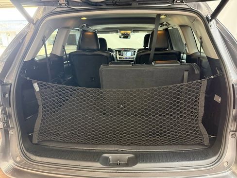 Used 2017 Toyota Highlander SE image 21