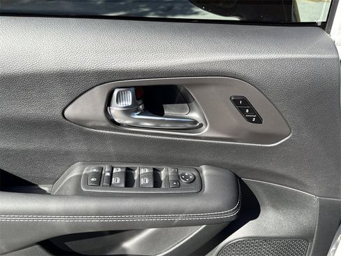 New 2026 Chrysler Pacifica Select image 19