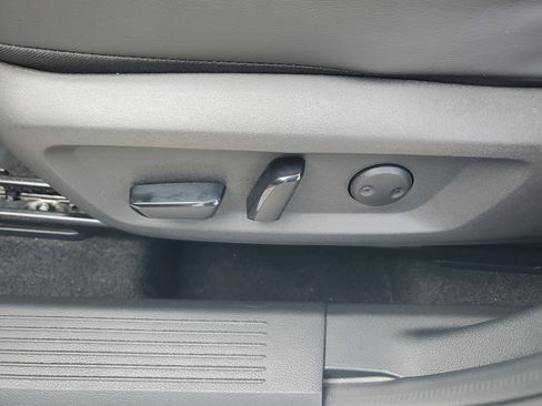 Used 2021 Nissan Rogue SV w/ Premium Package image 12