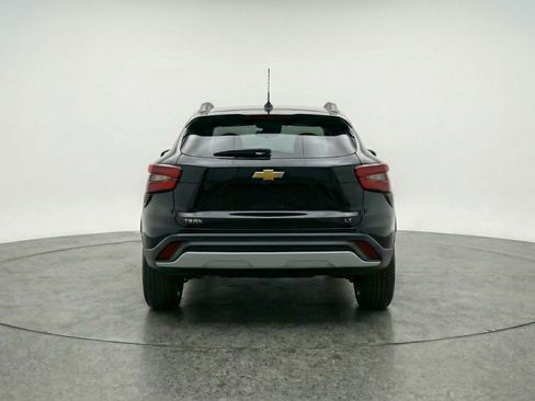 Used 2025 Chevrolet Trax LT w/ LT Convenience Package FWD image 7