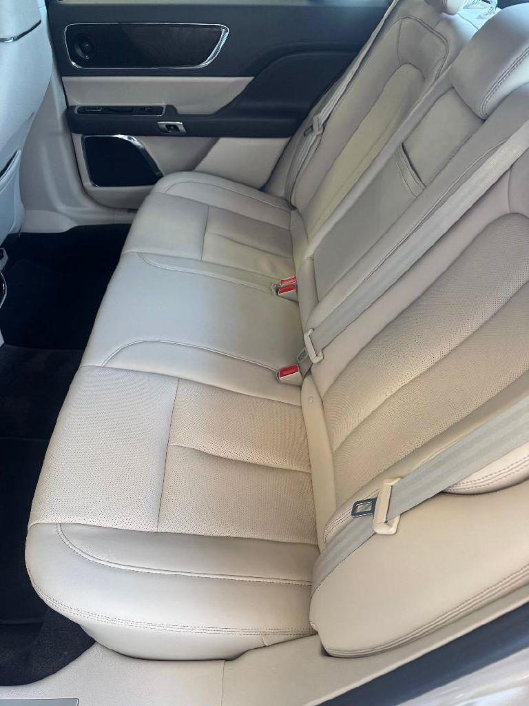 Used 2017 Lincoln Continental Reserve w/ Technology Package FWD image 27