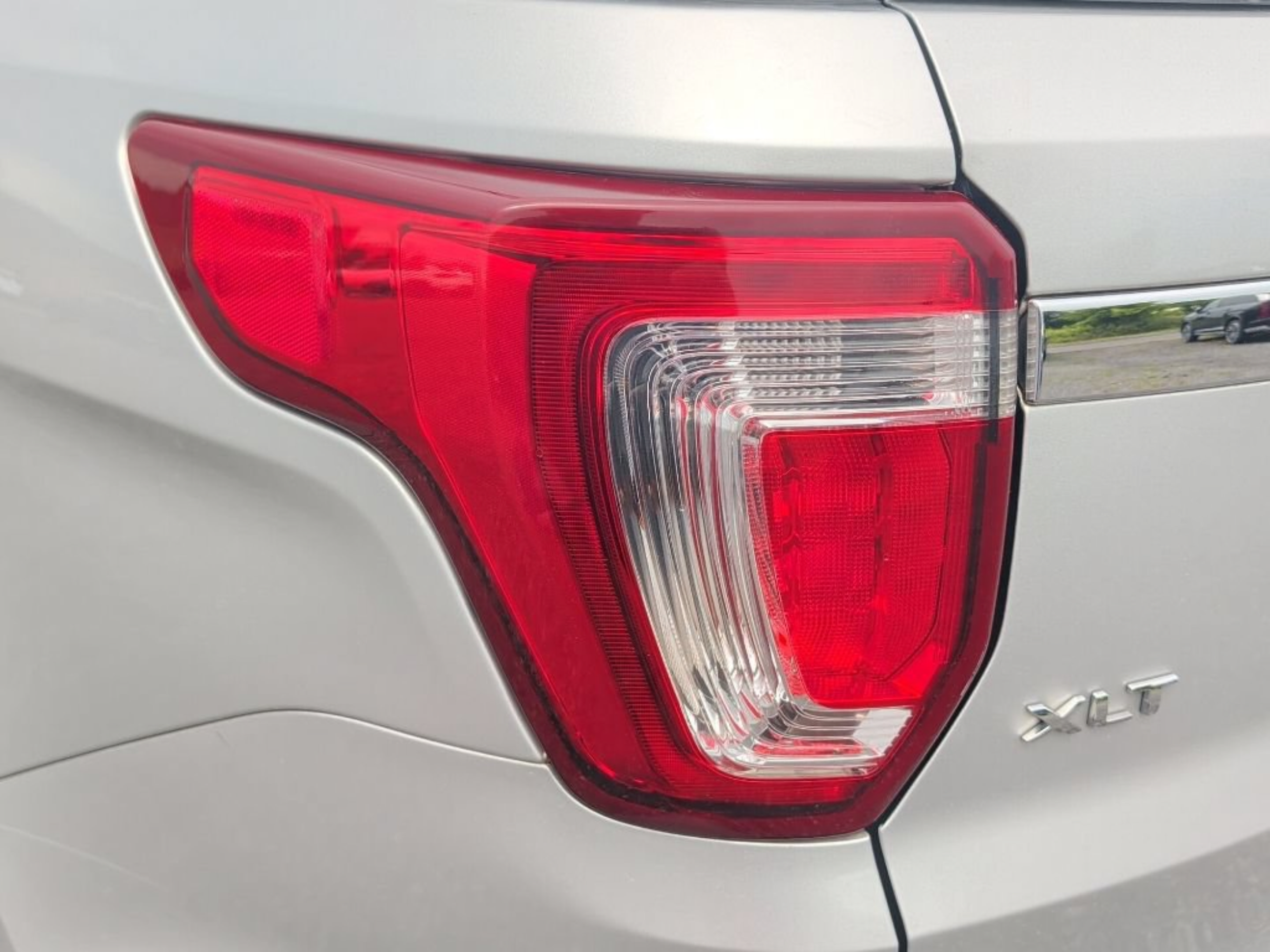 Used 2018 Ford Explorer XLT FWD image 44
