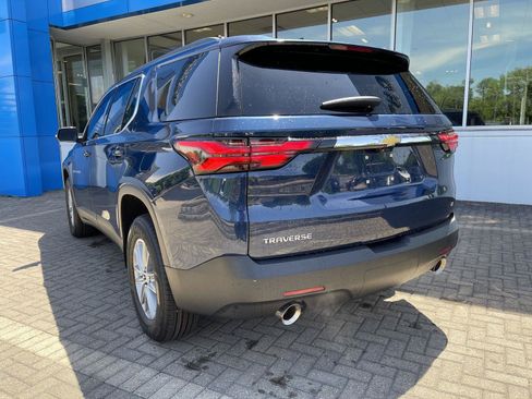 Used 2023 Chevrolet Traverse LT FWD image 3