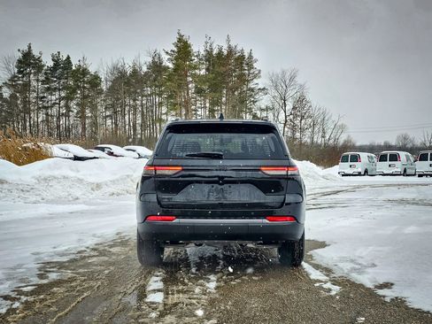 New 2026 Jeep Grand Cherokee Altitude AWD/4WD image 4