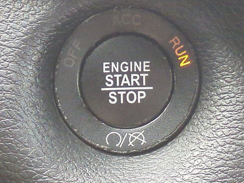 Used 2021 Jeep Cherokee Trailhawk w/ Comfort/Convenience Group AWD/4WD image 28