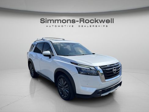 Used 2025 Nissan Pathfinder SL w/ SL Premium Package AWD/4WD image 7