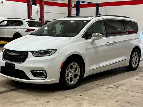 Used 2022 Chrysler Pacifica Limited image 36