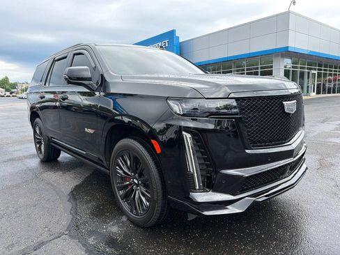 Used 2024 Cadillac Escalade V w/ LPO, ONYX Package AWD/4WD image 2