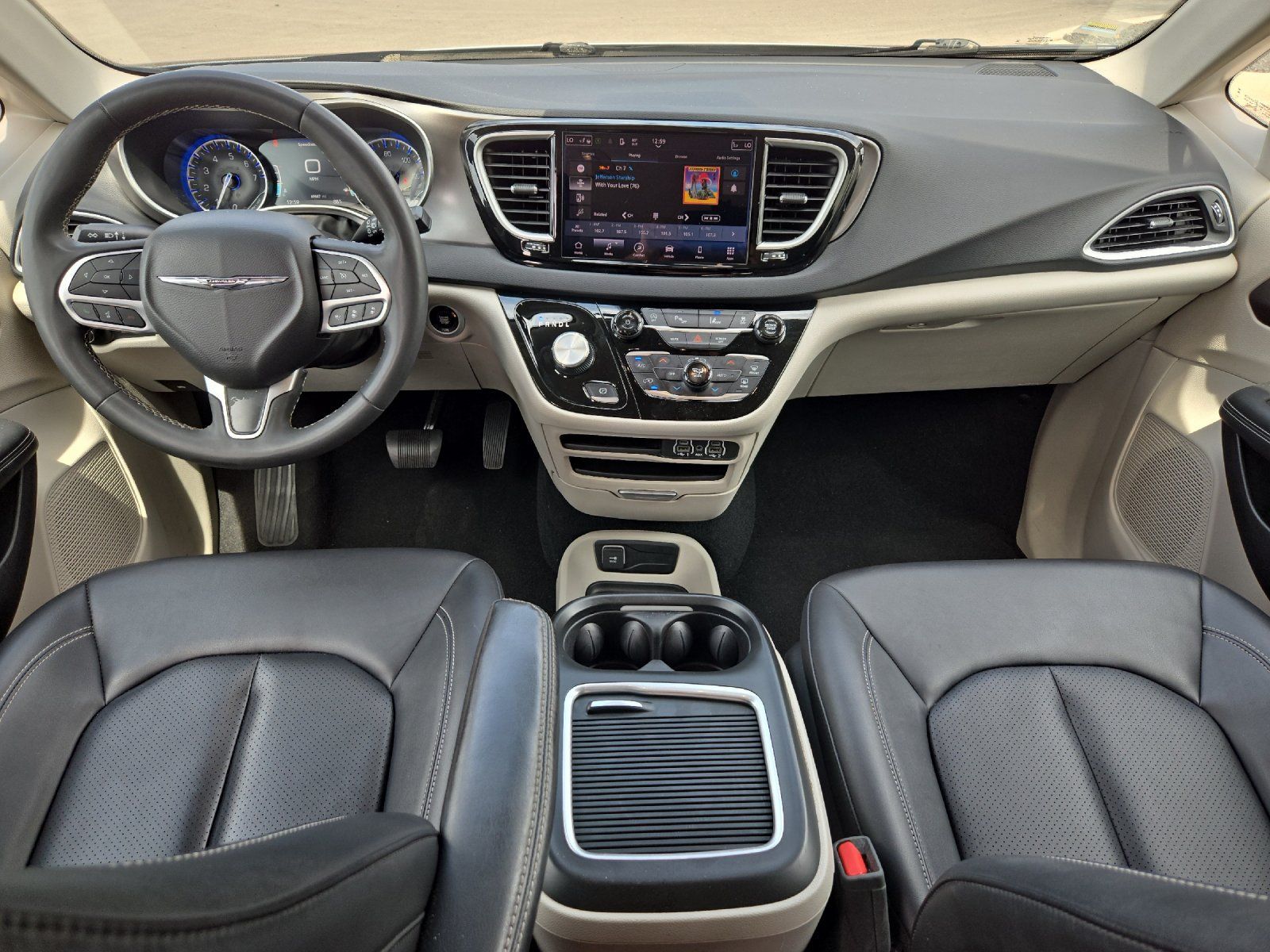 Used 2024 Chrysler Pacifica Touring-L FWD image 12