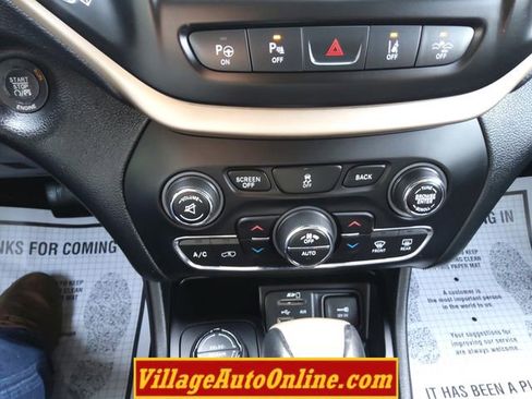 Used 2014 Jeep Cherokee Limited w/ Technology Group image 44
