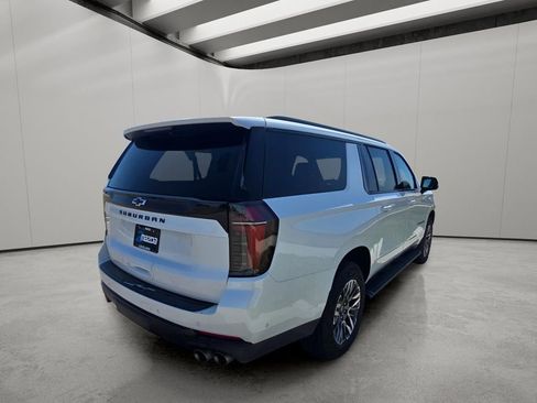 Used 2025 Chevrolet Suburban Z71 AWD/4WD image 9