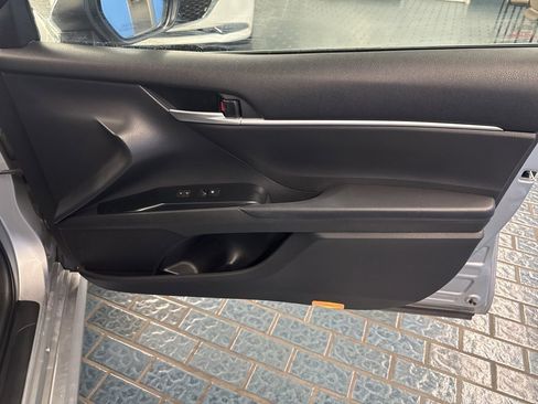 Used 2018 Toyota Camry LE image 18