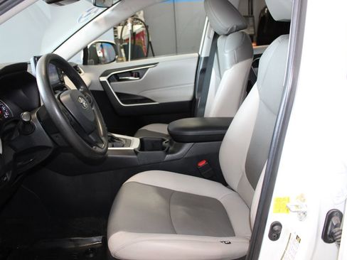 Used 2022 Toyota RAV4 XLE w/ Convenience Package AWD/4WD image 12
