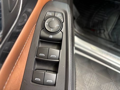 Used 2018 Chevrolet Traverse High Country AWD/4WD image 12
