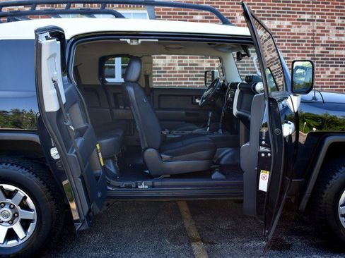 Used 2014 Toyota FJ Cruiser 4WD w/ Convenience Package image 44