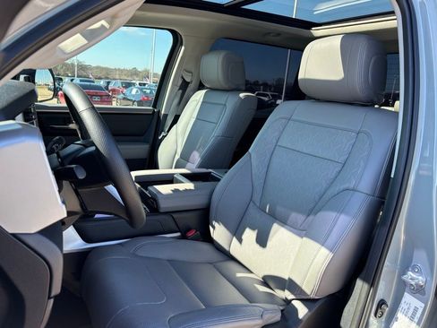 Used 2024 Toyota Tundra Limited image 8