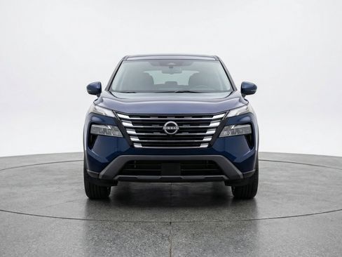 Used 2025 Nissan Rogue SV AWD/4WD image 2