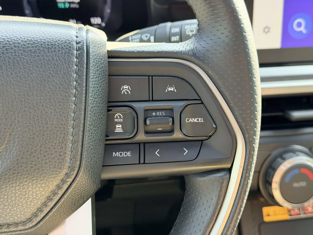 Used 2025 Toyota 4Runner TRD Off-Road Premium AWD/4WD image 7