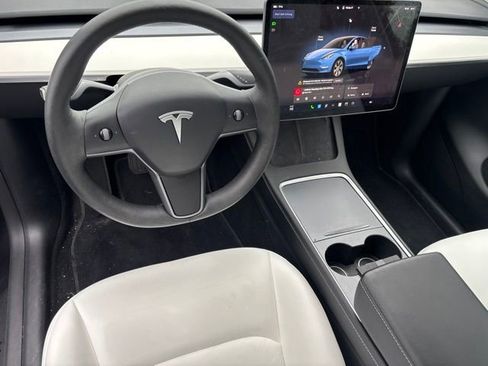 Used 2024 Tesla Model Y Long Range AWD/4WD image 5