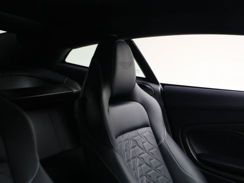 Used 2025 Aston Martin Vanquish RWD image 21