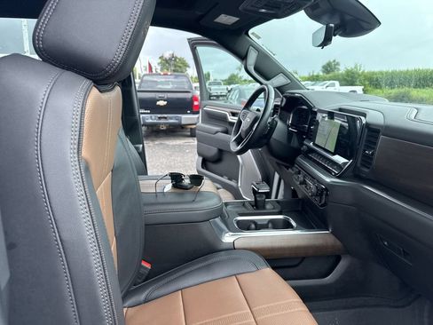 Certified 2025 Chevrolet Silverado 1500 High Country w/ Technology Package AWD/4WD image 35