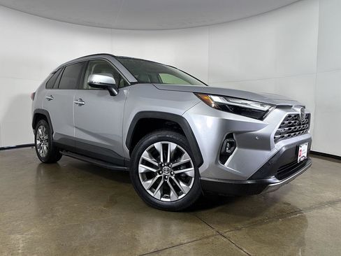Used 2022 Toyota RAV4 Limited image 1