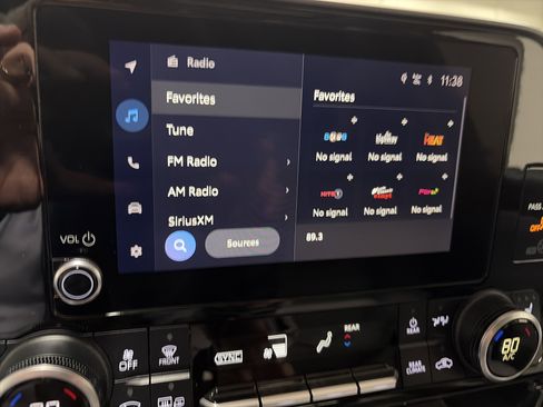 Used 2023 Toyota Highlander XLE image 19