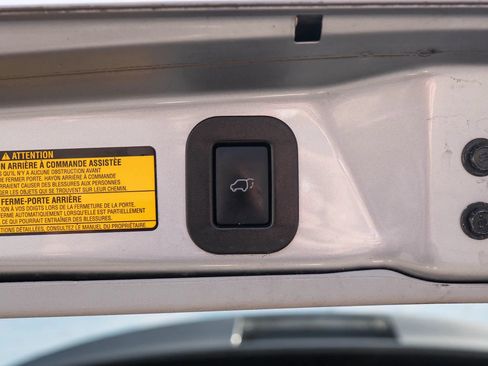 Used 2014 Toyota Sienna SE FWD image 42