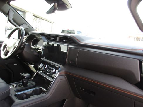 Used 2025 GMC Sierra 1500 AT4 w/ AT4 Premium Package AWD/4WD image 30