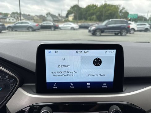 Used 2022 Ford Escape SE w/ SE Sport Appearance Package image 16