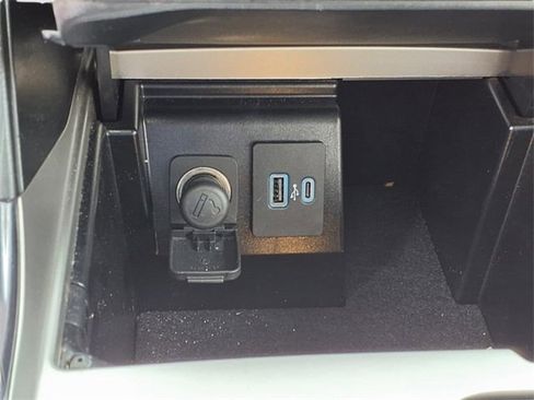 Used 2022 Ford Explorer Limited w/ Equipment Group 301A image 24