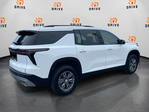 Used 2026 Chevrolet Traverse LT w/ Driver Confidence Package FWD image 5