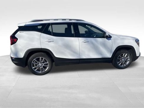 Used 2024 GMC Terrain SLT image 9