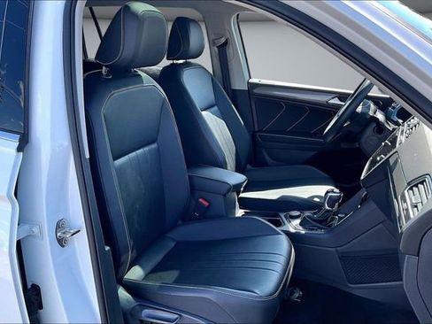 Used 2024 Volkswagen Tiguan SE w/ Panoramic Sunroof Package AWD/4WD image 29