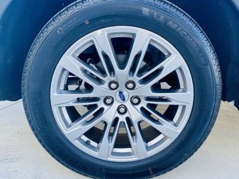 New 2025 Ford Explorer Active w/ Active Comfort Package image 9