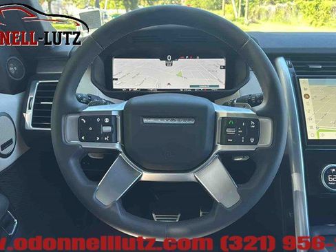Used 2024 Land Rover Discovery Dynamic SE AWD/4WD image 16