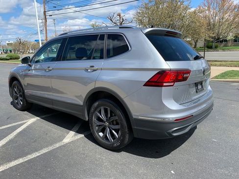 Used 2022 Volkswagen Tiguan SE AWD/4WD image 5