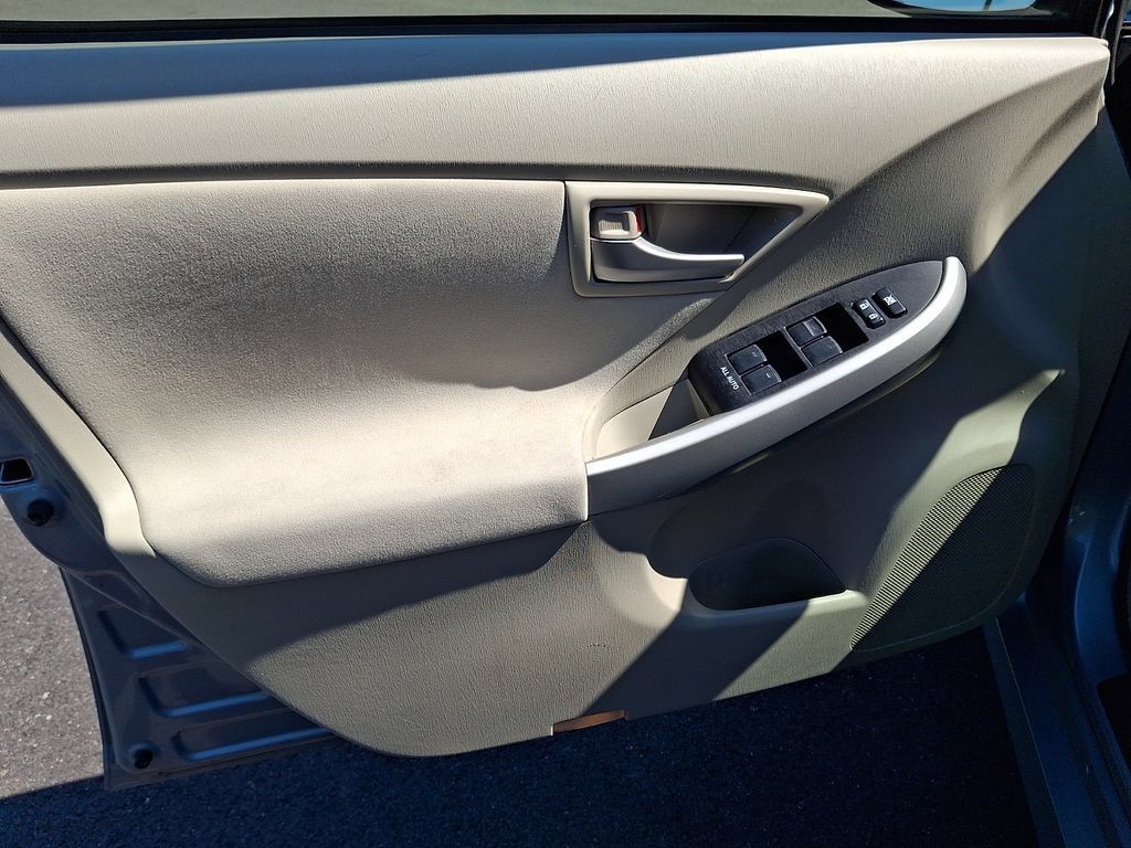 Used 2013 Toyota Prius Two FWD image 13