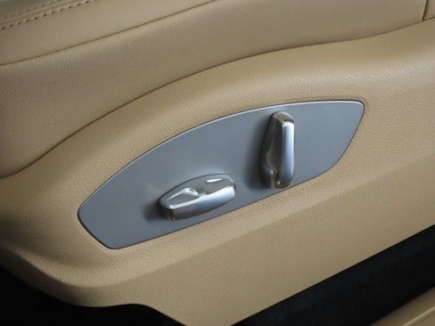 Certified 2026 Porsche Macan AWD/4WD image 41