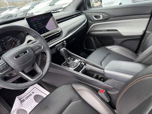 Used 2024 Jeep Compass Latitude image 18