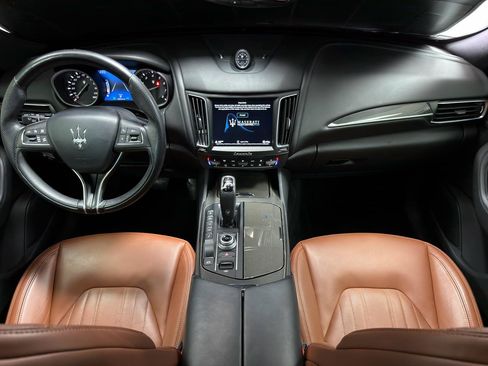 Used 2020 Maserati Levante AWD/4WD image 28