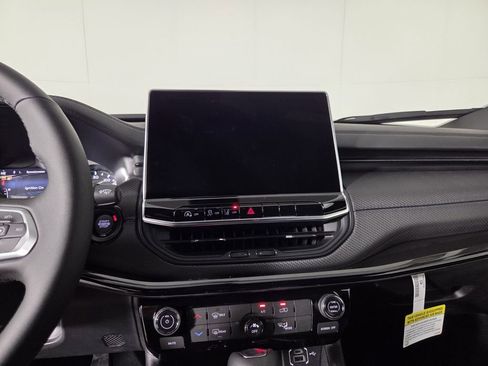 New 2026 Jeep Compass Latitude image 18