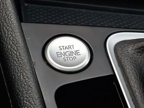 Used 2025 Volkswagen Jetta SE FWD image 23