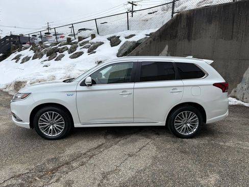 Used 2020 Mitsubishi Outlander GT image 2