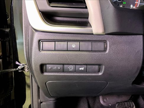Used 2025 Nissan Rogue SV AWD/4WD image 17