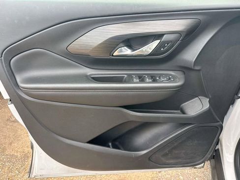 Used 2022 GMC Terrain SLE w/ Elevation Edition image 24