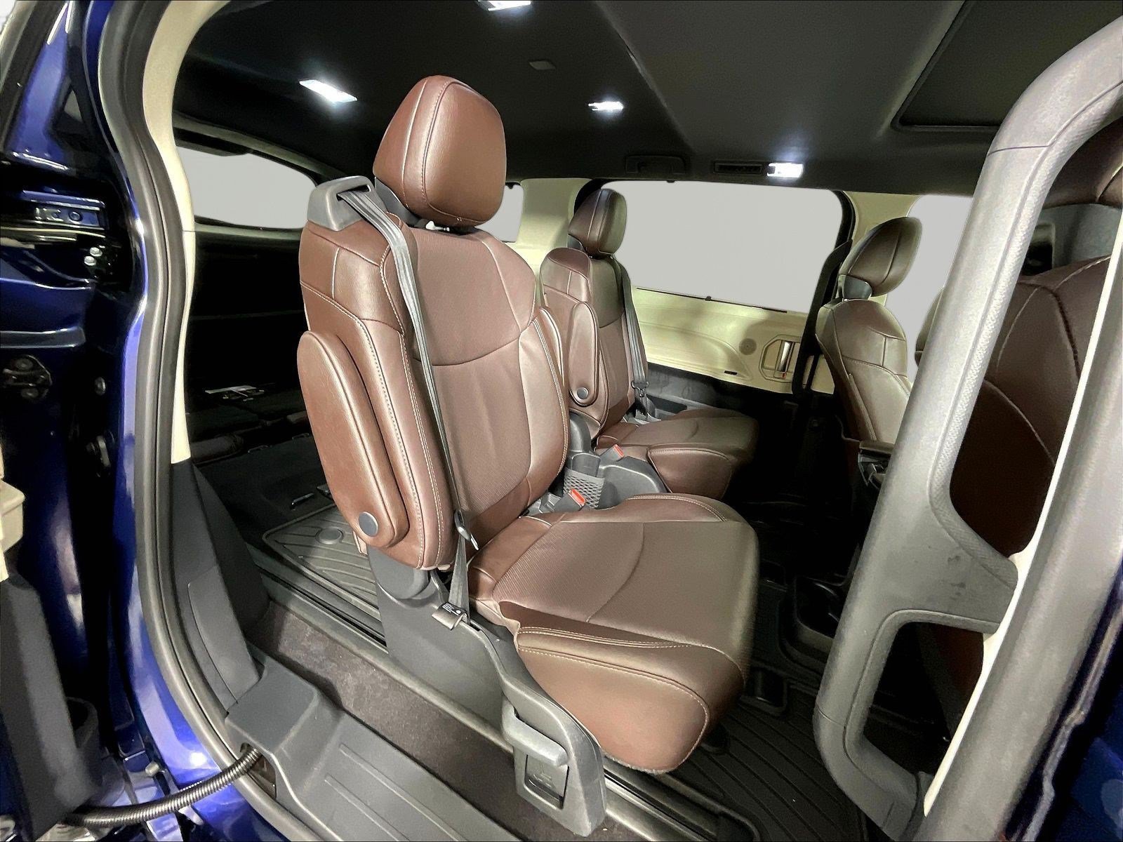 Used 2021 Toyota Sienna Platinum AWD/4WD image 25