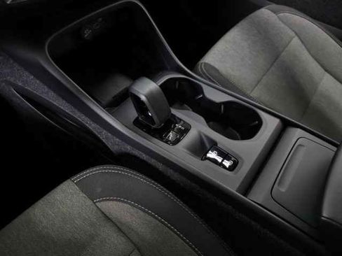 Used 2025 Volvo XC40 B5 Core image 29